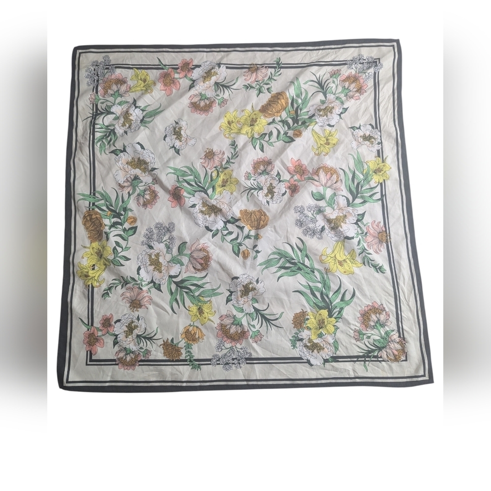🌸 H&M Floral Square Scarf – 21” x 21” Botanical Print - Picture 3 of 4